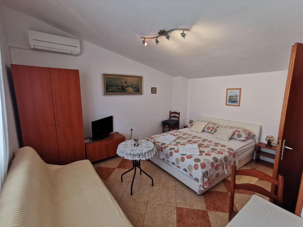 Studio Apartments Jasminka Selce Exterior foto