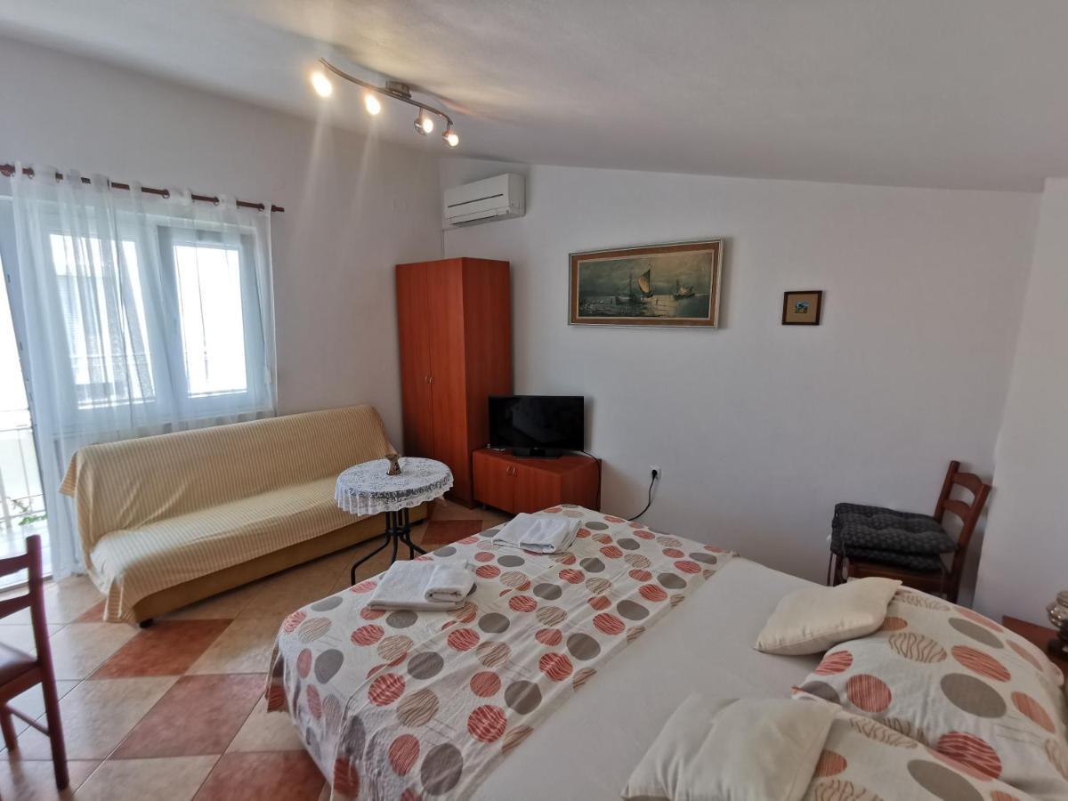 Studio Apartments Jasminka Selce Exterior foto