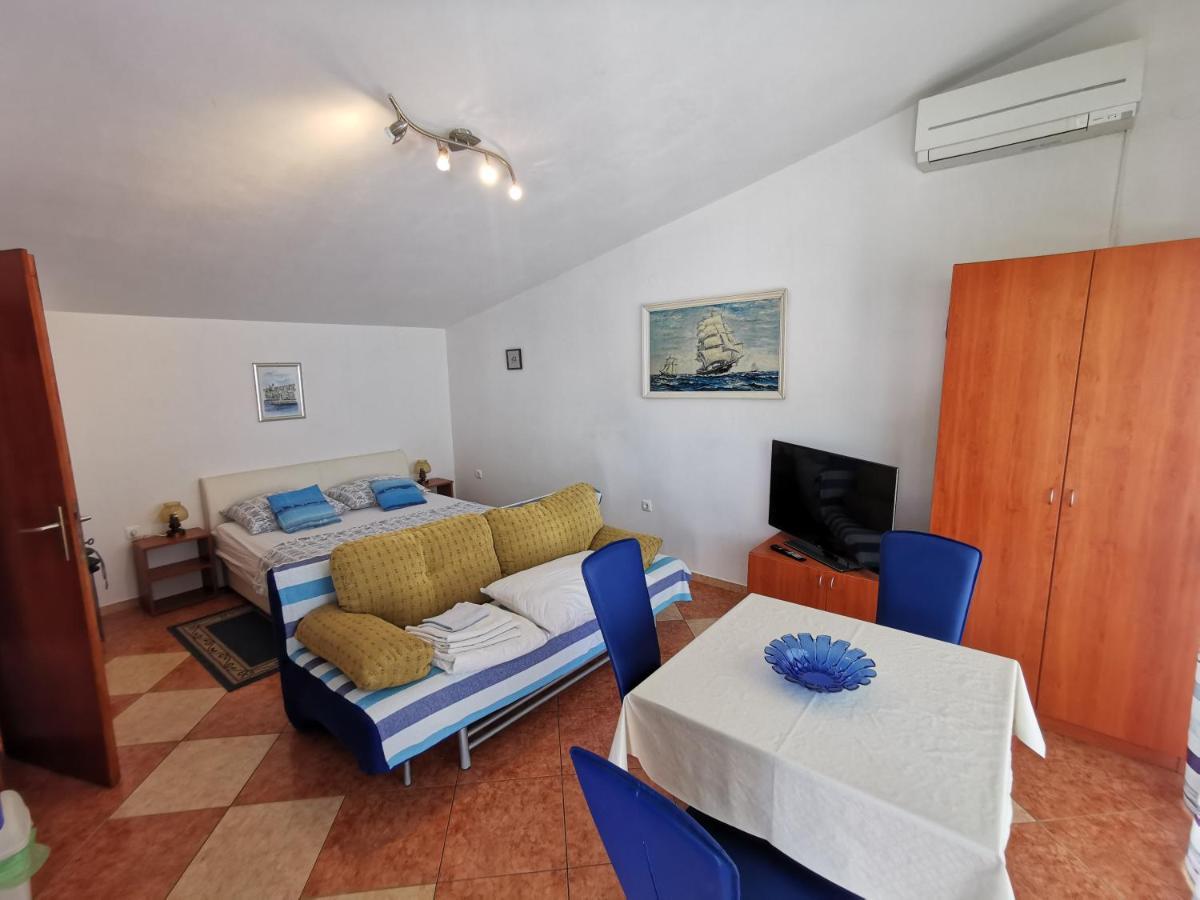 Studio Apartments Jasminka Selce Exterior foto