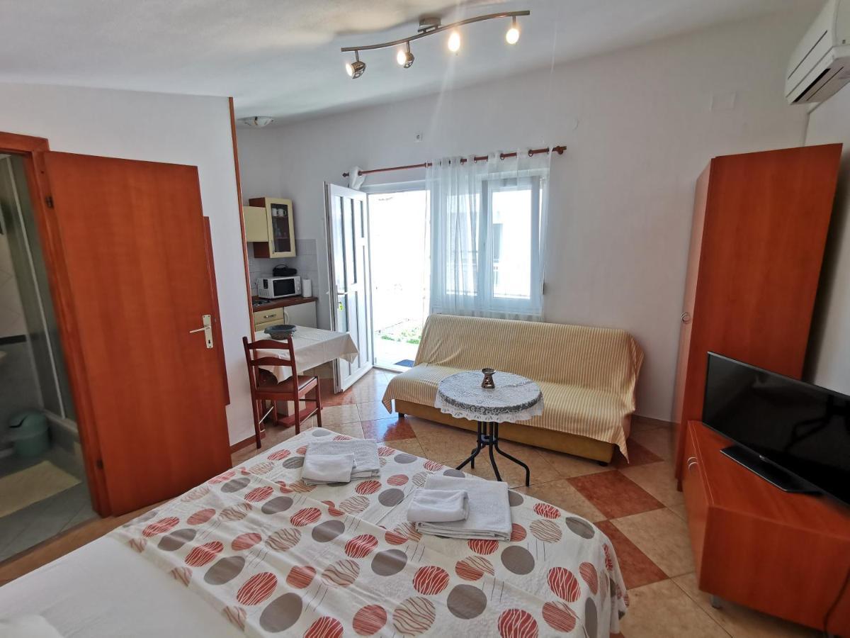 Studio Apartments Jasminka Selce Exterior foto