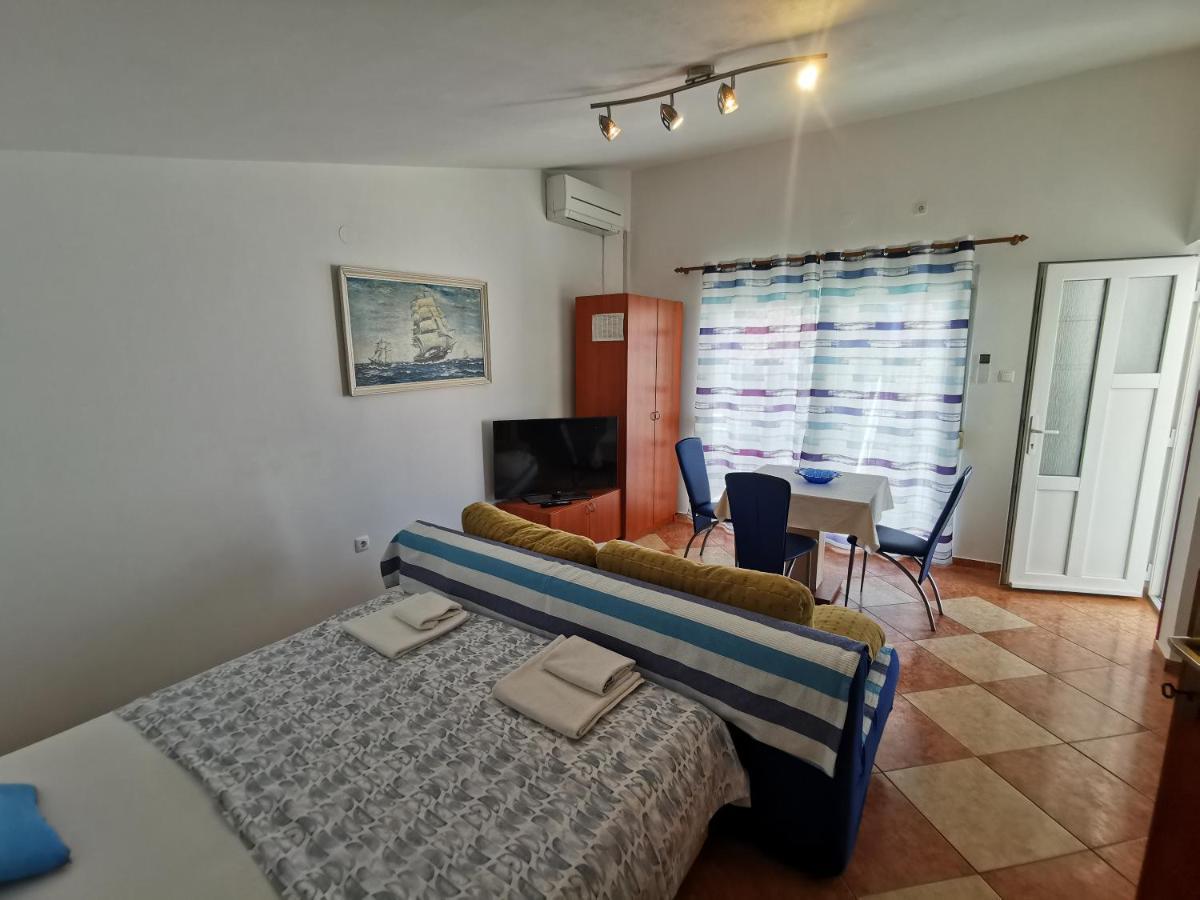 Studio Apartments Jasminka Selce Exterior foto